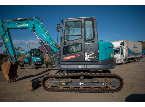Midiexcavator SUNWARD 90UF R de vanzare